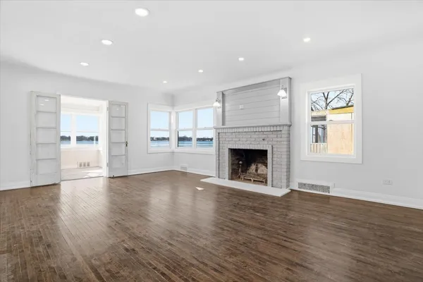 $684,500 | 297 East Lakeview Avenue, Round Lake Beach, IL 60073