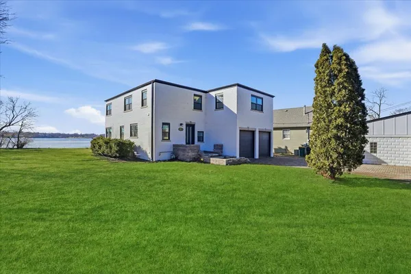$684,500 | 297 East Lakeview Avenue, Round Lake Beach, IL 60073