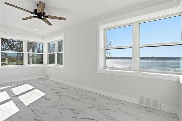 $684,500 | 297 East Lakeview Avenue, Round Lake Beach, IL 60073