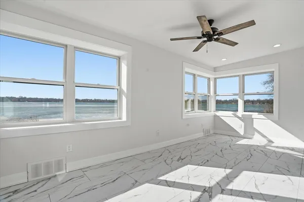 $684,500 | 297 East Lakeview Avenue, Round Lake Beach, IL 60073