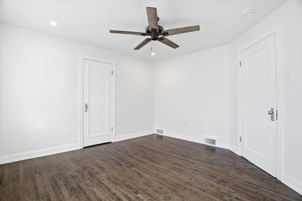 $684,500 | 297 East Lakeview Avenue, Round Lake Beach, IL 60073