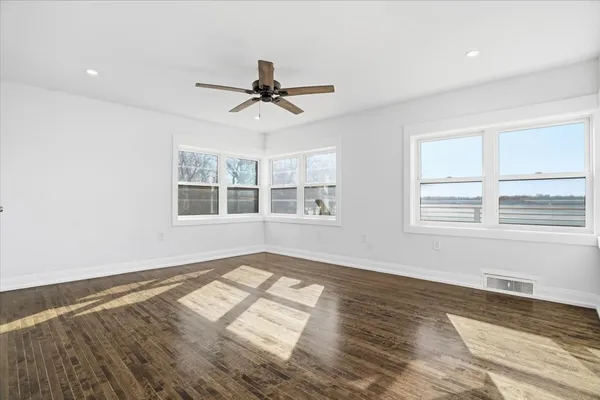 $684,500 | 297 East Lakeview Avenue, Round Lake Beach, IL 60073