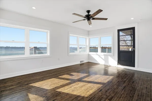 $684,500 | 297 East Lakeview Avenue, Round Lake Beach, IL 60073