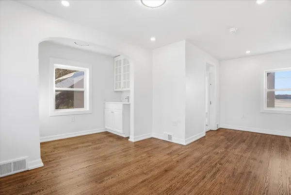 $684,500 | 297 East Lakeview Avenue, Round Lake Beach, IL 60073