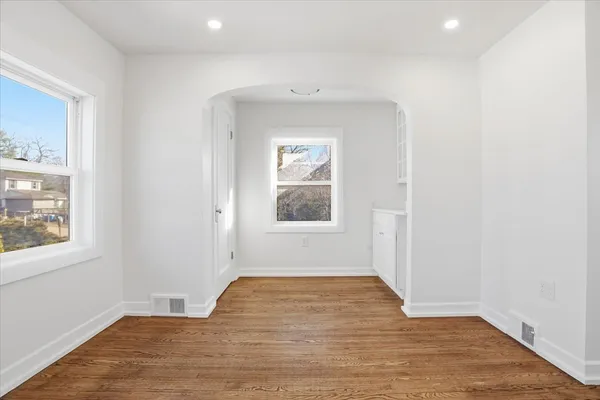 $684,500 | 297 East Lakeview Avenue, Round Lake Beach, IL 60073