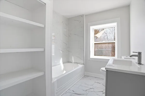 $684,500 | 297 East Lakeview Avenue, Round Lake Beach, IL 60073