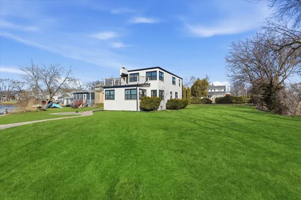 $684,500 | 297 East Lakeview Avenue, Round Lake Beach, IL 60073