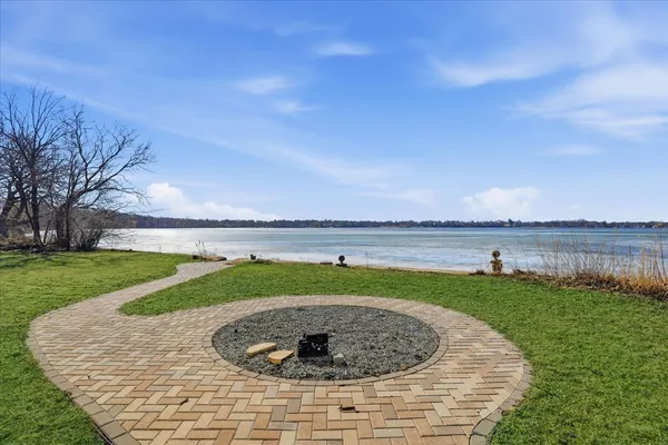 $684,500 | 297 East Lakeview Avenue, Round Lake Beach, IL 60073