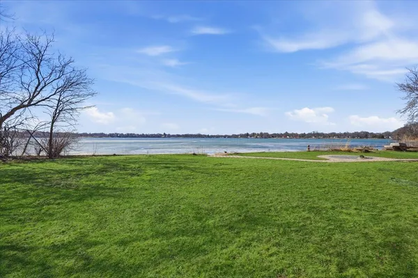 $684,500 | 297 East Lakeview Avenue, Round Lake Beach, IL 60073