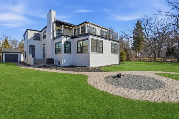 $684,500 | 297 East Lakeview Avenue, Round Lake Beach, IL 60073