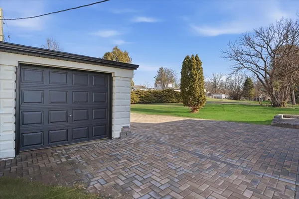 $684,500 | 297 East Lakeview Avenue, Round Lake Beach, IL 60073