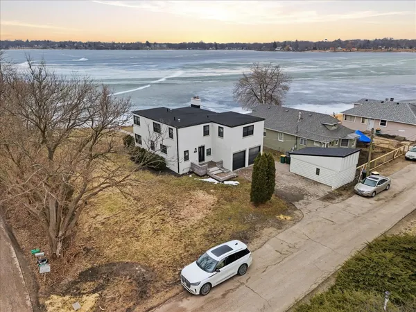$684,500 | 297 East Lakeview Avenue, Round Lake Beach, IL 60073