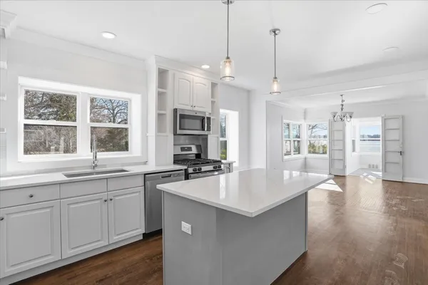 $684,500 | 297 East Lakeview Avenue, Round Lake Beach, IL 60073