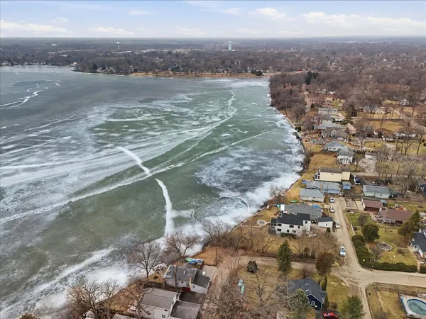 $684,500 | 297 East Lakeview Avenue, Round Lake Beach, IL 60073