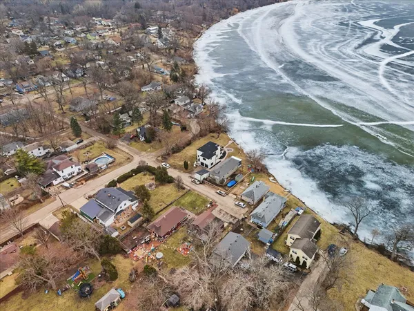 $684,500 | 297 East Lakeview Avenue, Round Lake Beach, IL 60073