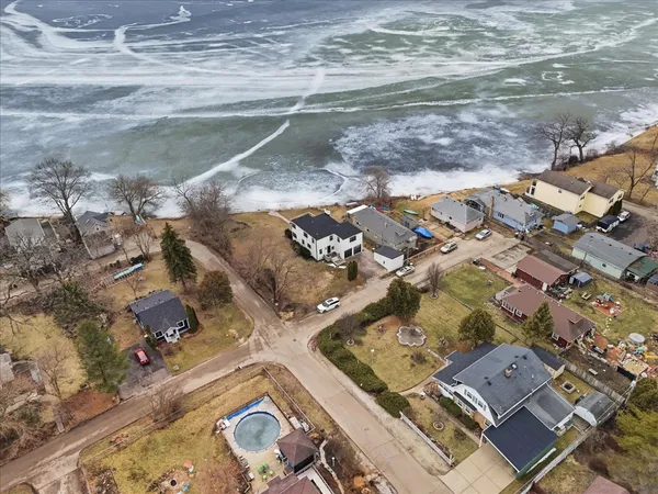 $684,500 | 297 East Lakeview Avenue, Round Lake Beach, IL 60073