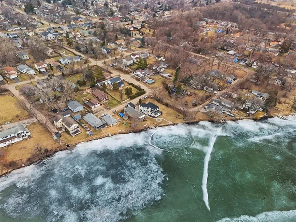 $684,500 | 297 East Lakeview Avenue, Round Lake Beach, IL 60073