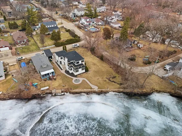 $684,500 | 297 East Lakeview Avenue, Round Lake Beach, IL 60073