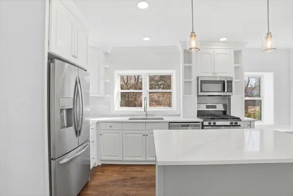 $684,500 | 297 East Lakeview Avenue, Round Lake Beach, IL 60073