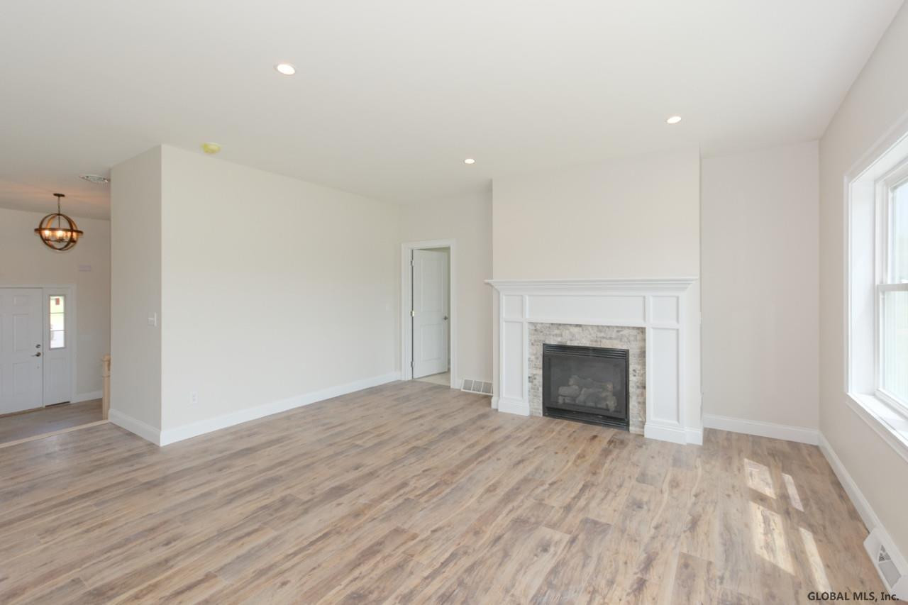 2804 West Old State Road Schenectady, NY 12303 - Photo 6 of 7 Photo 9