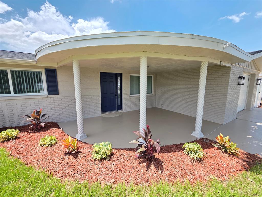 5752 Lanate Avenue New Port Richey, FL 34652 - Photo 3 of 33