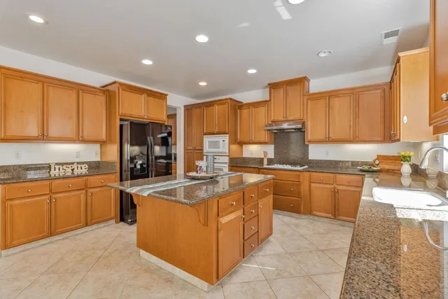 $960,000 | 202 West Fauna Avenue, Mountain House, CA 95391