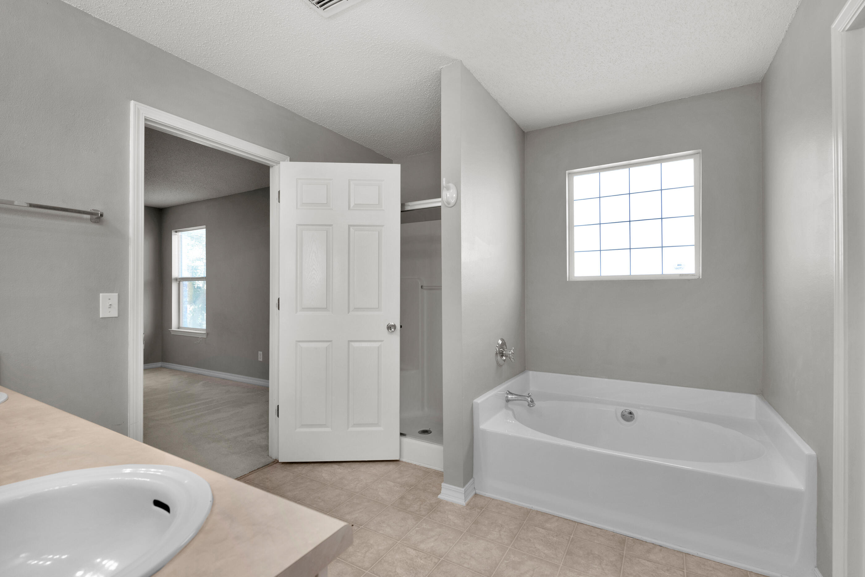 110 Sandstone Trail Crestview, FL 32539 - Photo 16 of 25 a bathroom with a bathtub and a sink