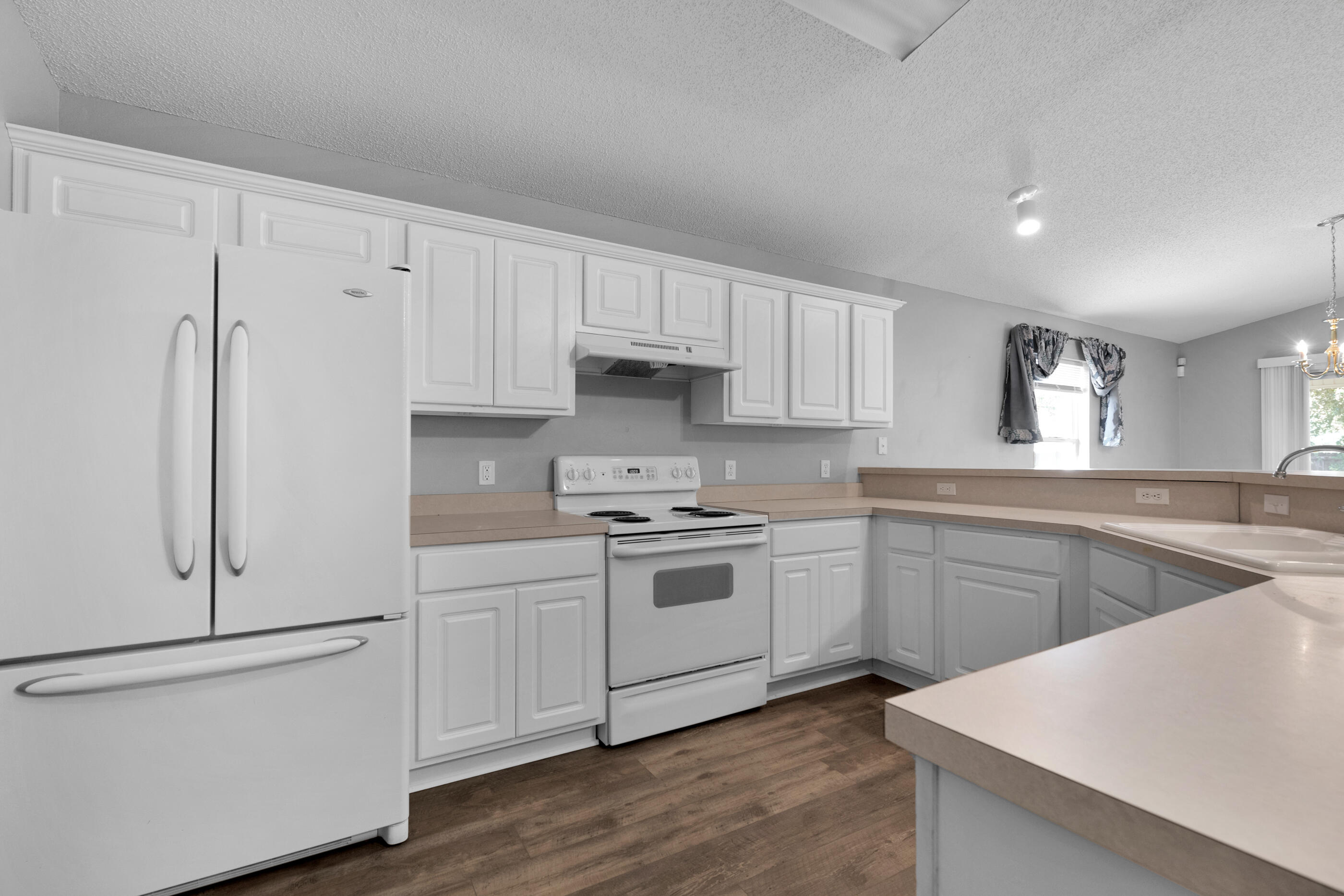 110 Sandstone Trail Crestview, FL 32539 - Photo 8 of 25 a kitchen with granite countertop white cabinets and white appliances