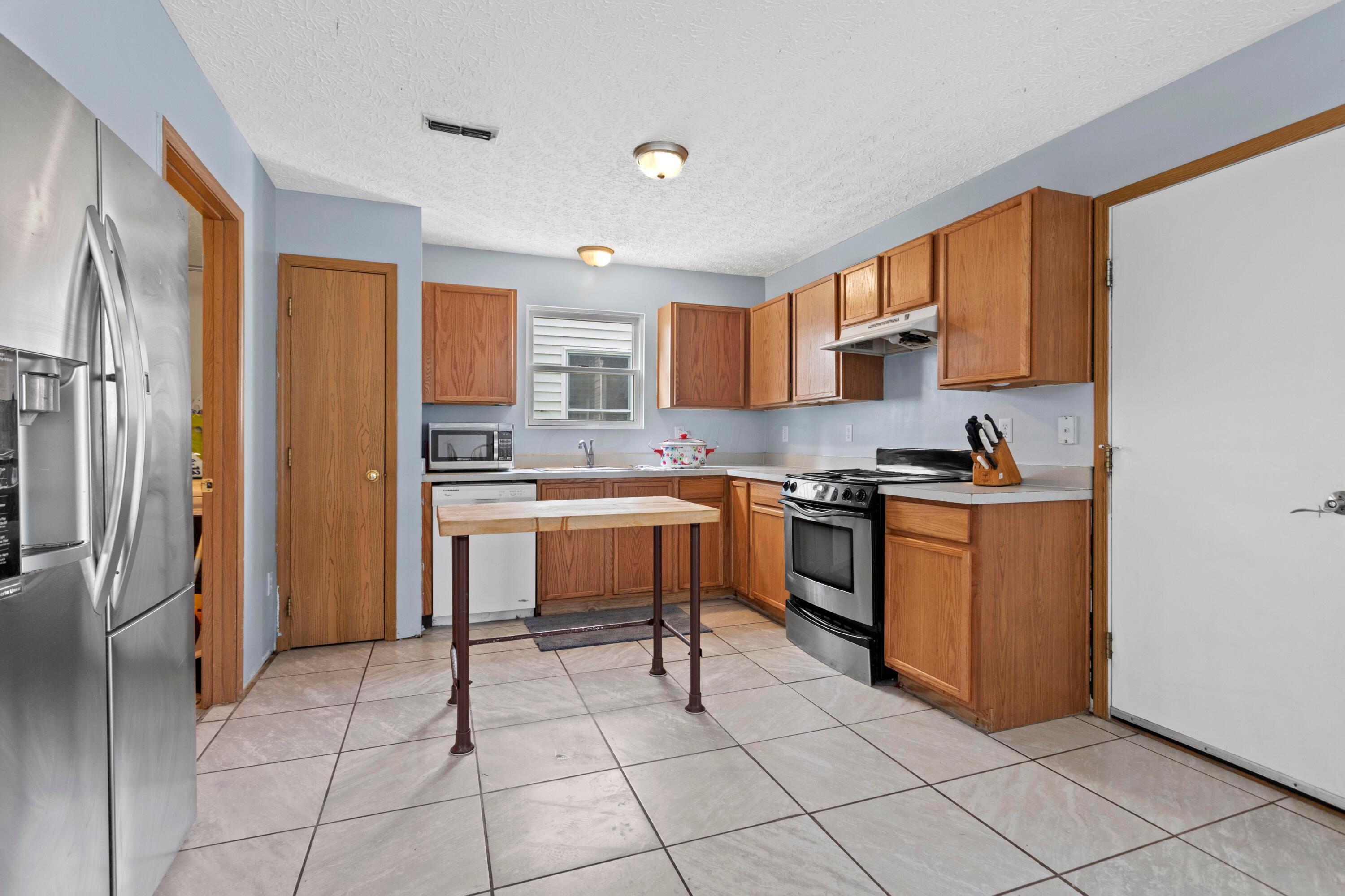 9224 Rhode Island Way Orient, OH 43146 - Photo 5 of 14 Photo May 18 2023, 4 39 09 PM