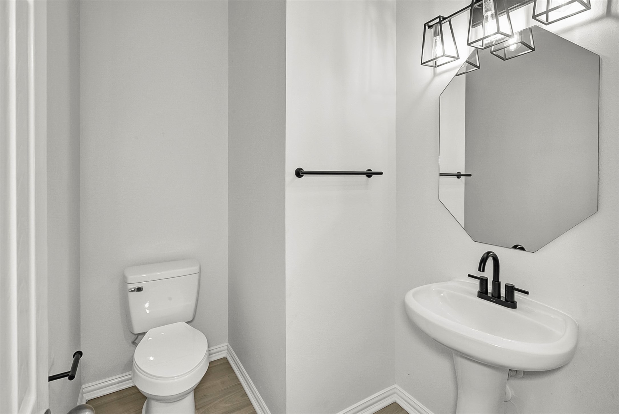10 Chippewa Trail Spring, TX 77389 - Photo 16 of 46 Guest Bathroom