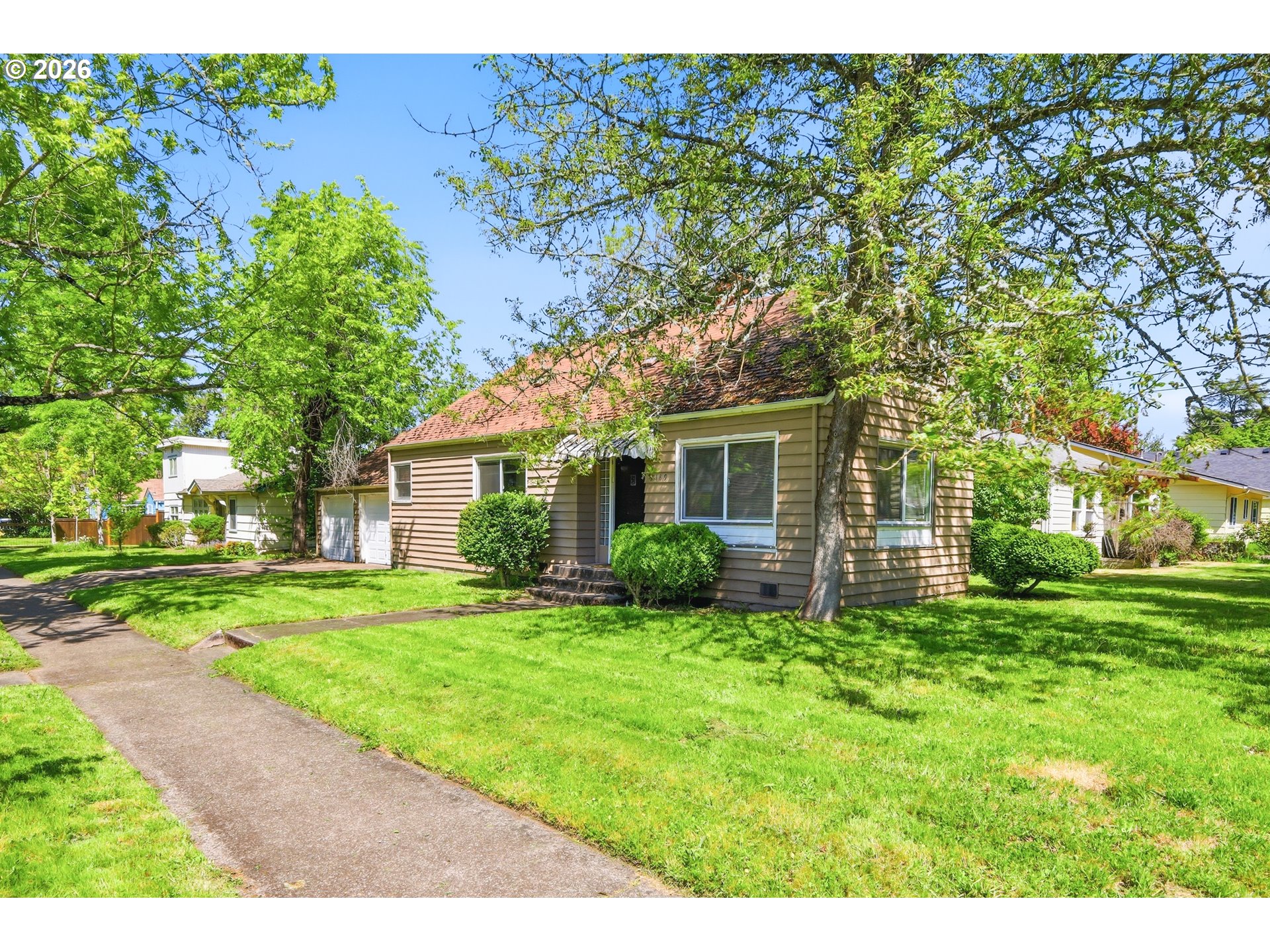 a view of a house with a yard
