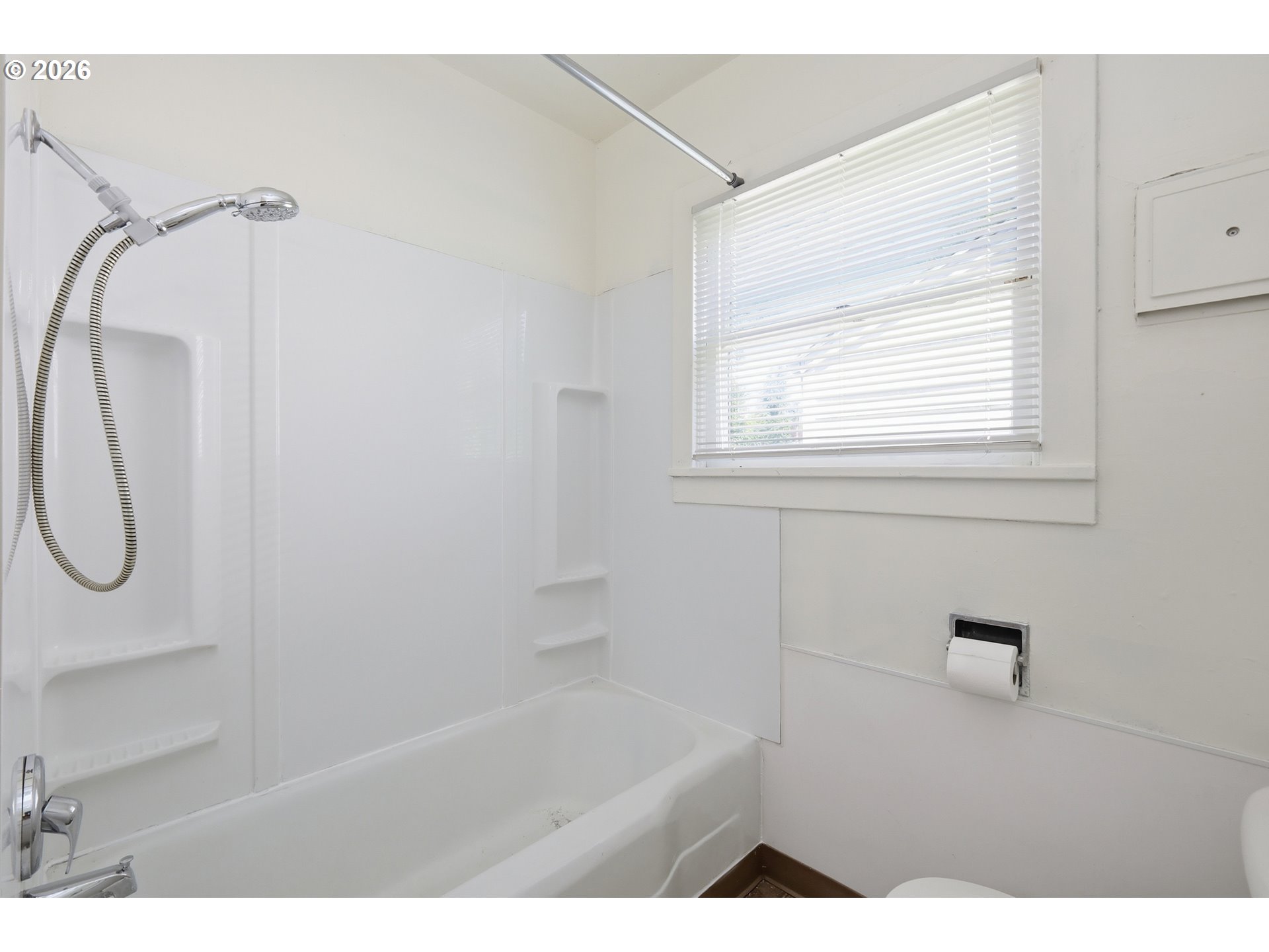 2189 Hilyard Street Eugene, OR 97405 - Photo 23 of 39 a bathroom with a shower
