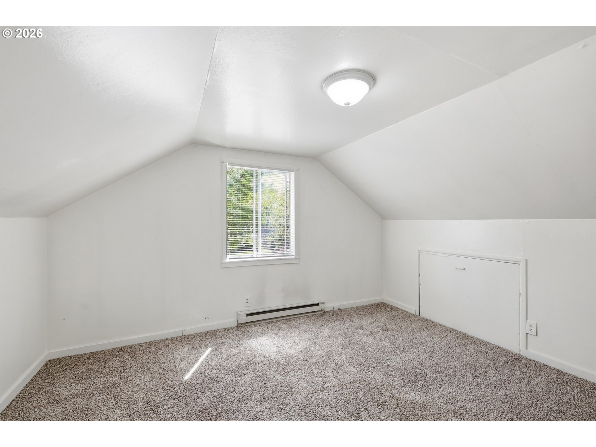 2189 Hilyard Street Eugene, OR 97405 - Photo 25 of 39 an empty room with windows