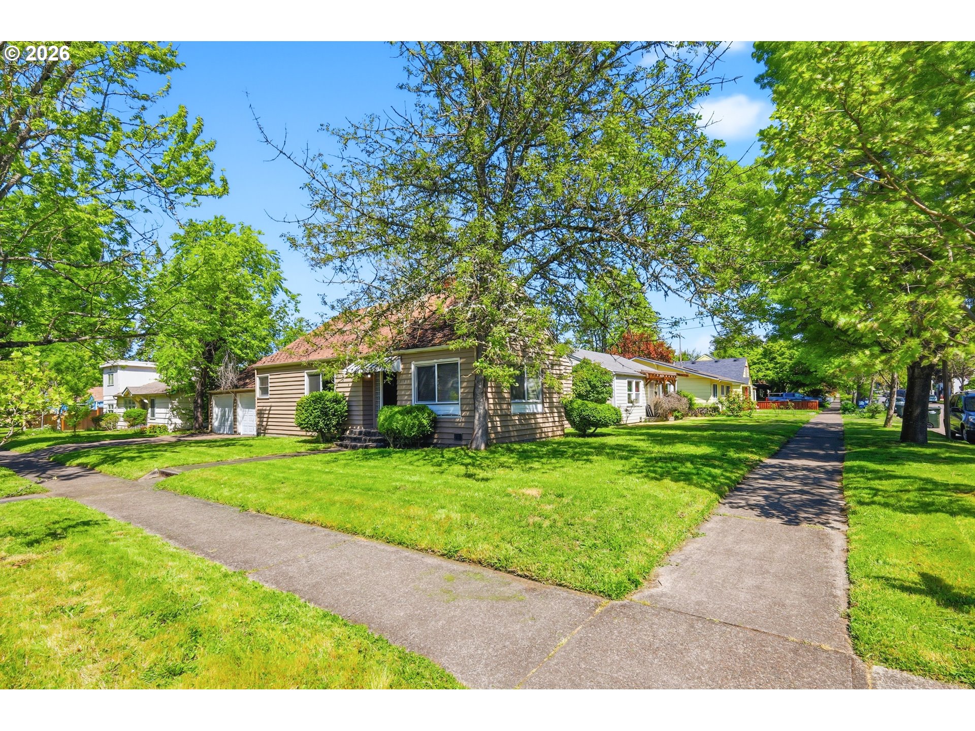 2189 Hilyard Street Eugene, OR 97405 - Photo 32 of 39 a front view of a house with a yard