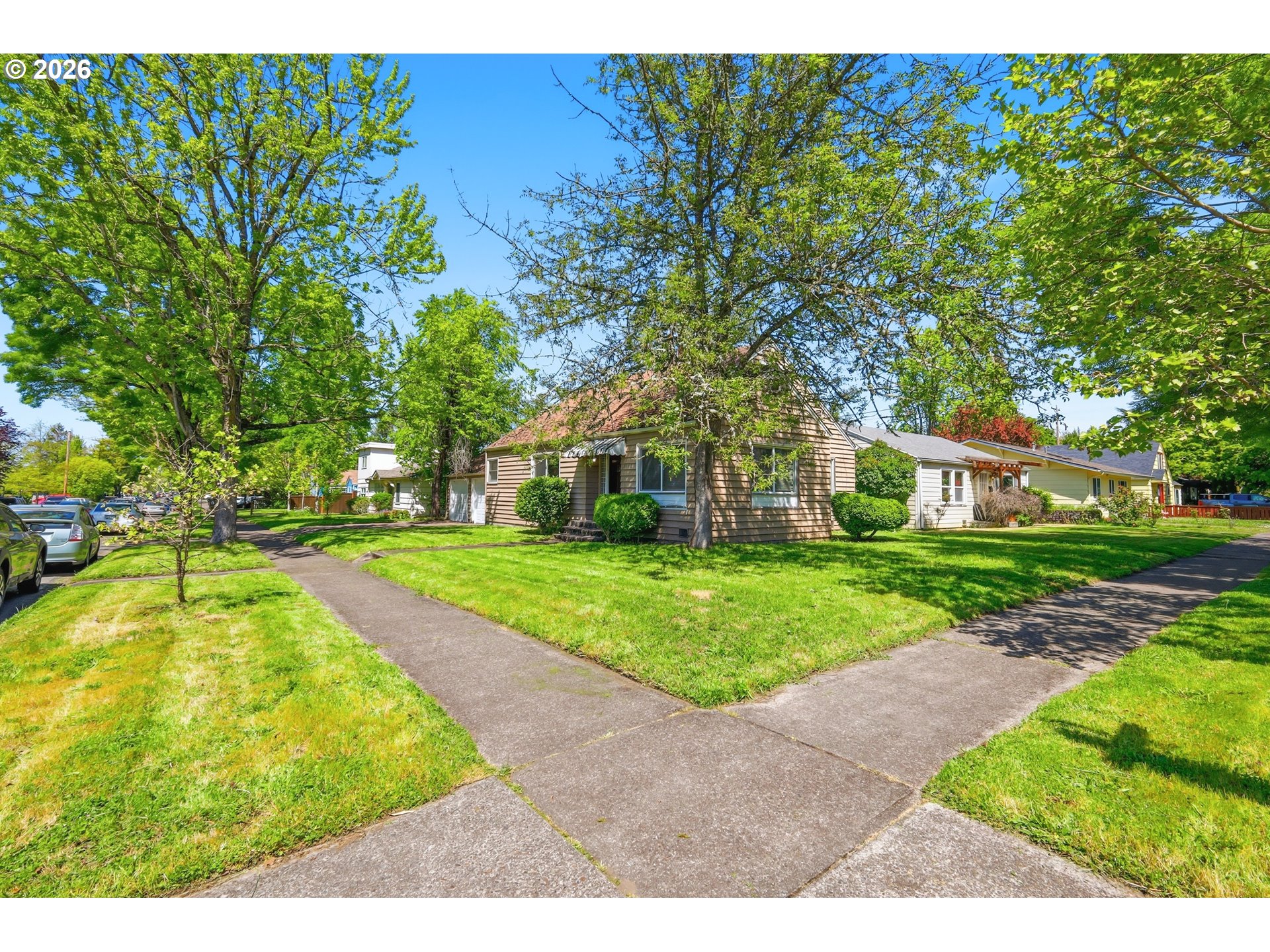 2189 Hilyard Street Eugene, OR 97405 - Photo 33 of 39 a view of a swimming pool with a garden