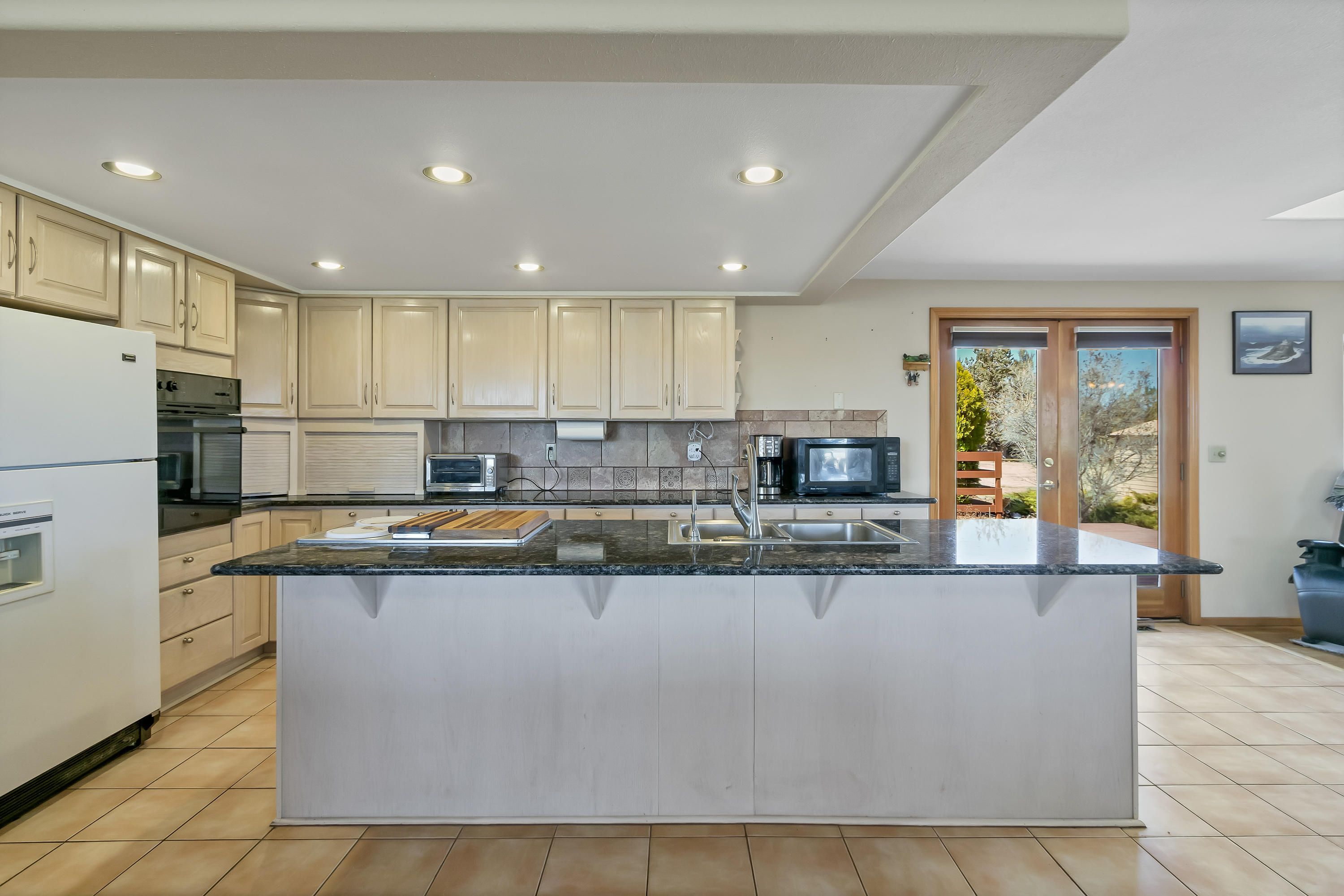 62649 Erickson Road Bend, OR 97701 - Photo 14 of 33 DSC04465