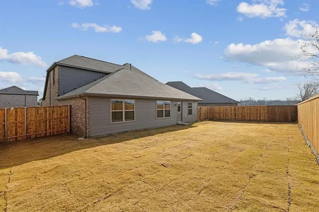 $2,275 | 539 Frst Hvn Drive, Van Alstyne, TX 75495
