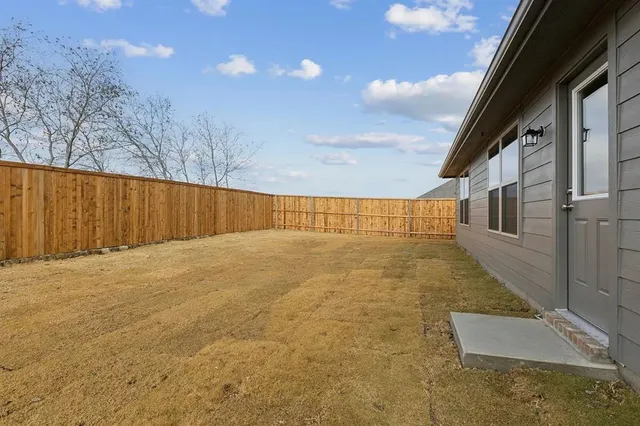 $2,275 | 539 Frst Hvn Drive, Van Alstyne, TX 75495