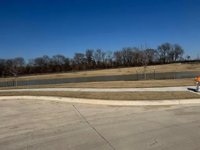 $2,275 | 539 Frst Hvn Drive, Van Alstyne, TX 75495