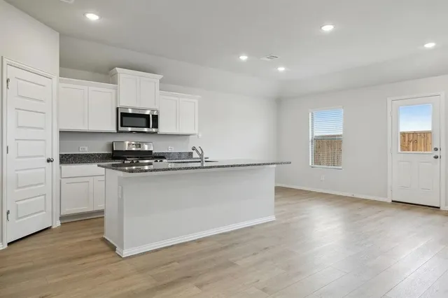 $2,275 | 539 Frst Hvn Drive, Van Alstyne, TX 75495