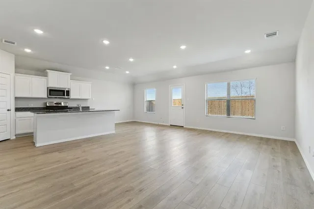 $2,275 | 539 Frst Hvn Drive, Van Alstyne, TX 75495