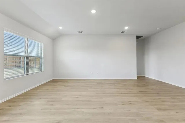 $2,275 | 539 Frst Hvn Drive, Van Alstyne, TX 75495