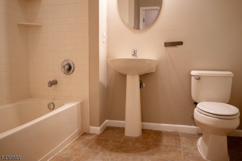 804 River Place Butler, NJ 07405 - Photo 16 of 32