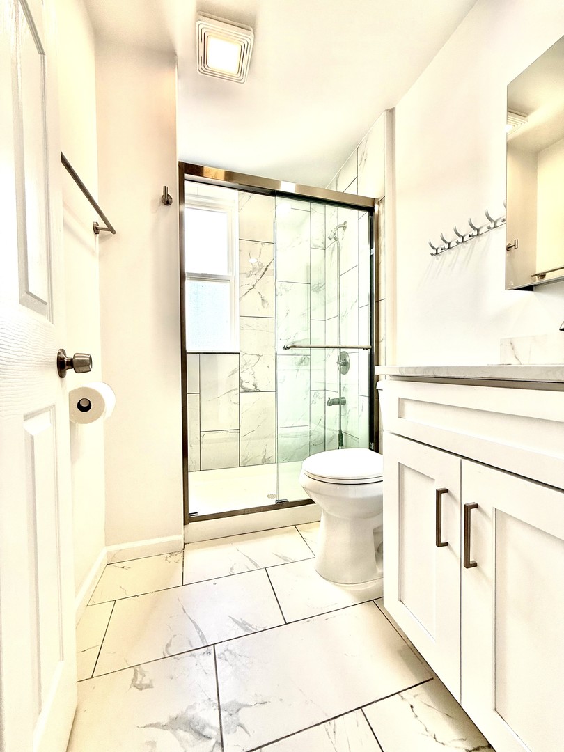 937 West 33rd Place, Unit 2F Chicago, IL 60608 - Photo 2 of 13