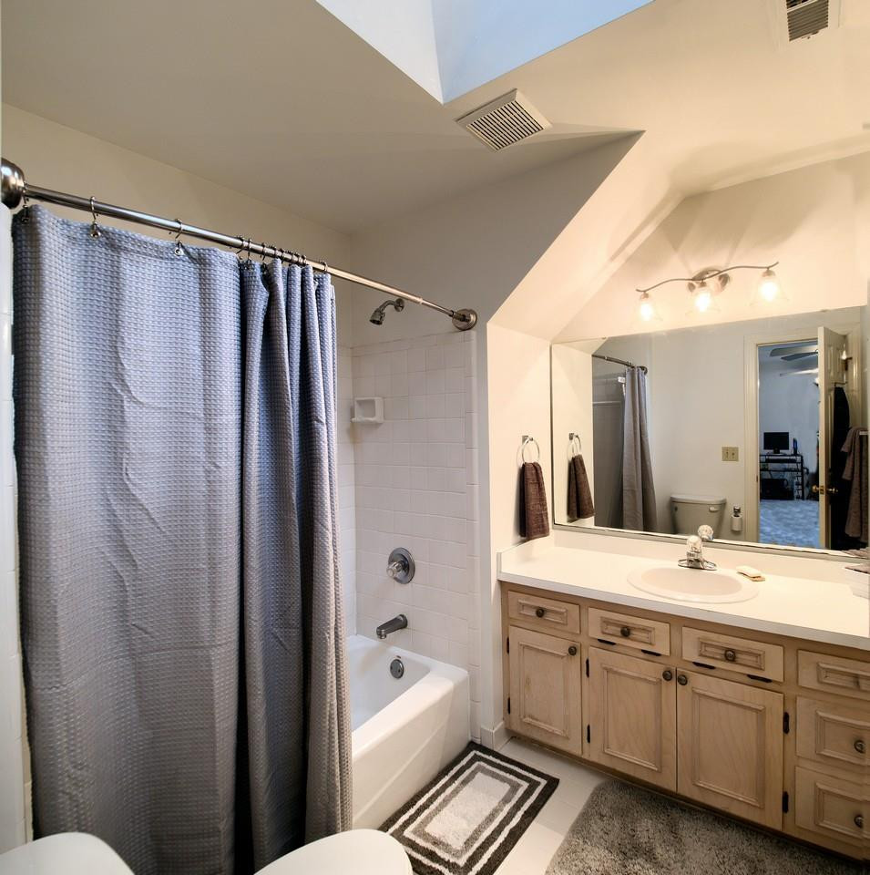 7901 Sandy Bottom Way Raleigh, NC 27613 - Photo 22 of 28 2nd floor hall bath