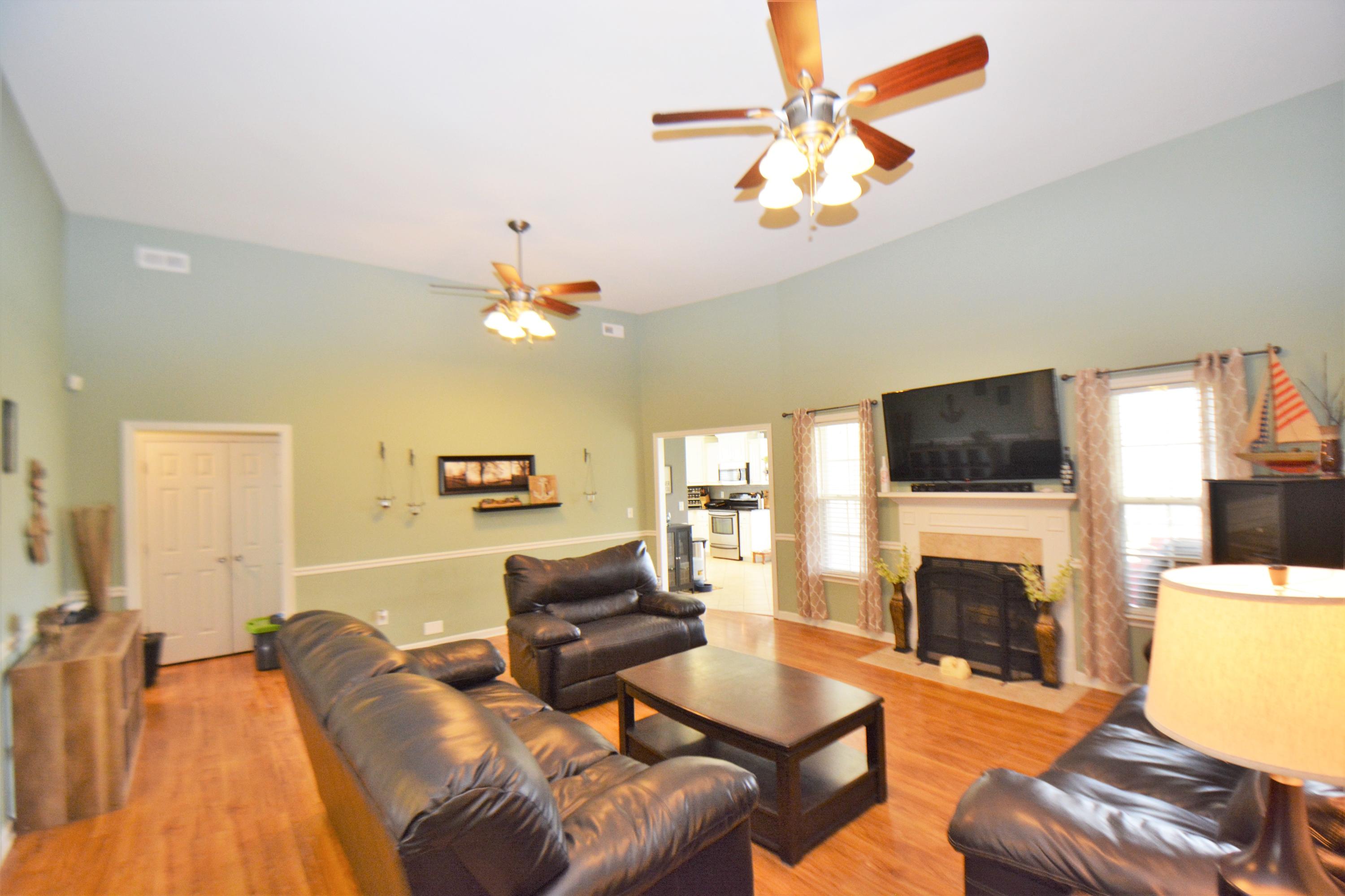7673 Eagle Lake Road North Charleston, SC 29418 - Photo 4 of 24 Family room