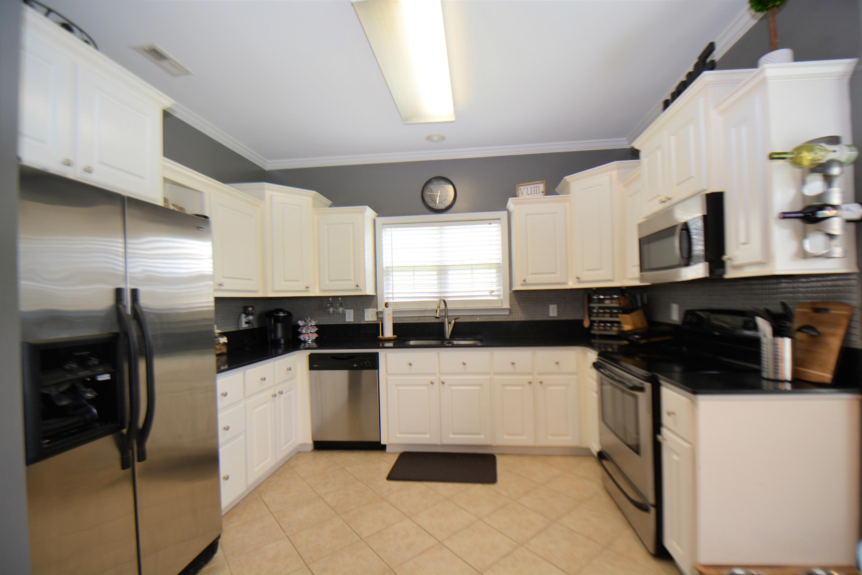 7673 Eagle Lake Road North Charleston, SC 29418 - Photo 9 of 24 kitchen