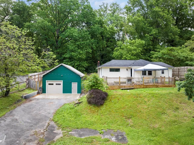 $325,000 | 523 Hedgewood Drive, Chattanooga, TN 37405