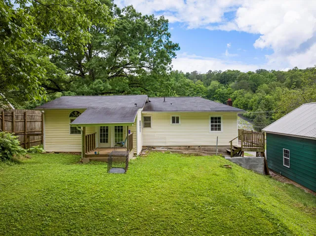 $325,000 | 523 Hedgewood Drive, Chattanooga, TN 37405