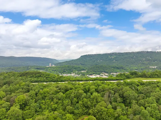 $325,000 | 523 Hedgewood Drive, Chattanooga, TN 37405